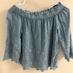 Style Envy / Off the shoulder top / Size small / S / Blue